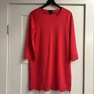 Adrienne Vittadini Sz M Coral Pink Shift Dress scalloped eyelet hem colorful